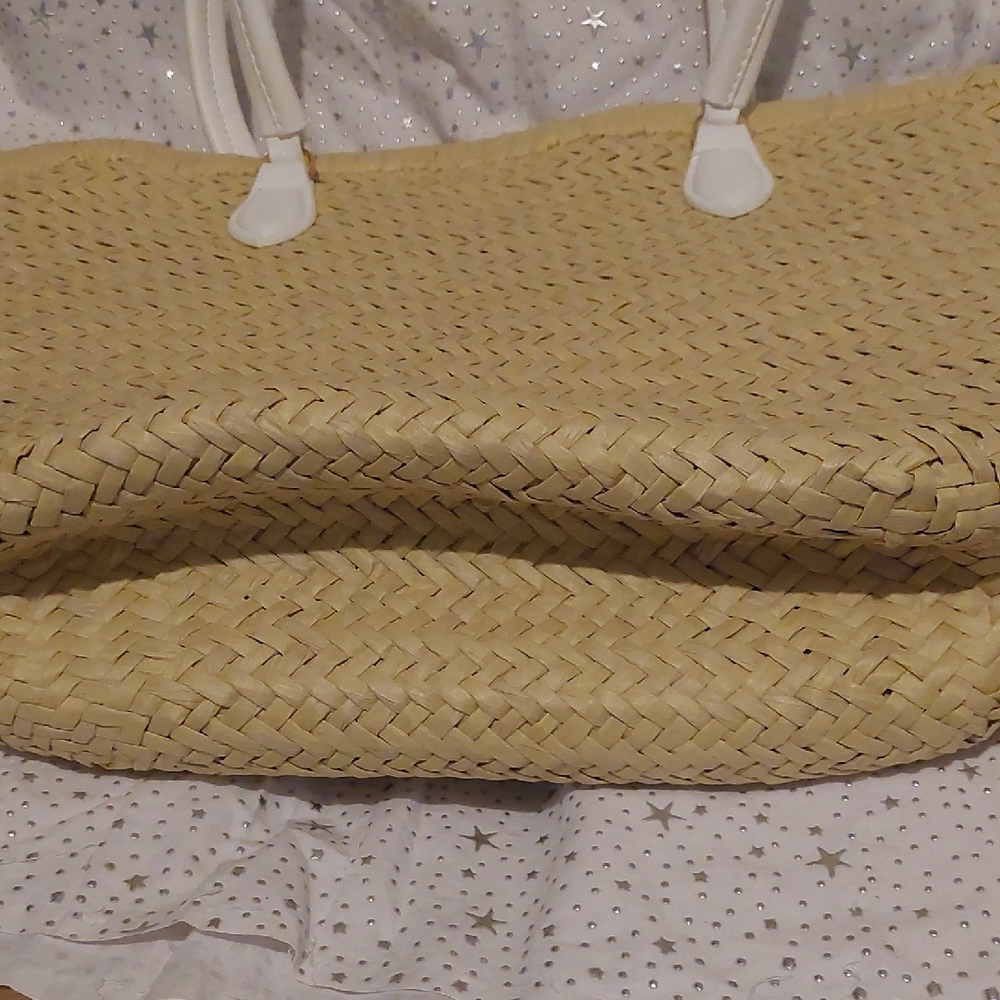 On 34th Isabellaa Straw Medium Drawstring Tote, Like New. - Picture 6 of 10